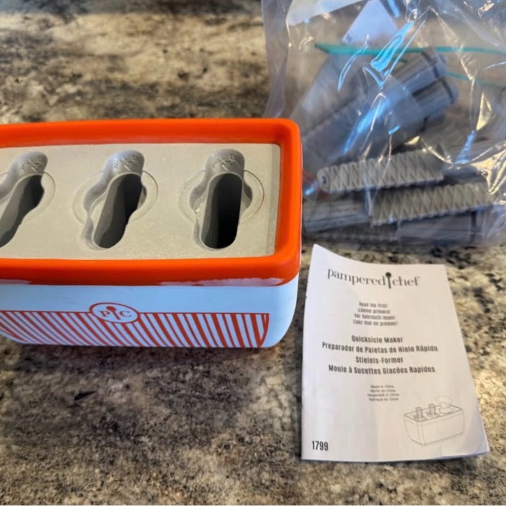 Pampered Chef Orange & White Quicksicle Popsicle Maker with Grey Inserts